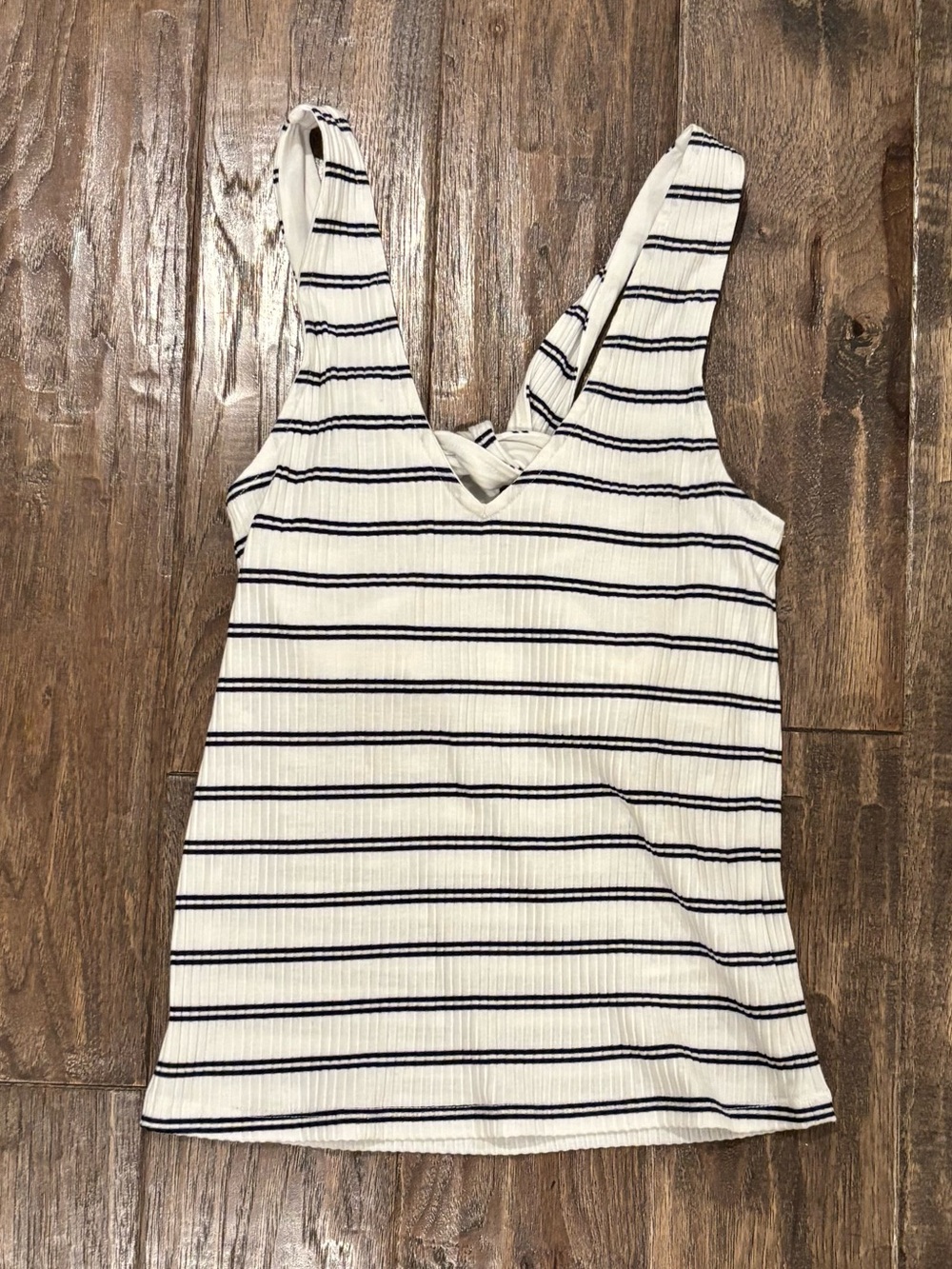 Old Navy - Women’s White Striped V-Neck Tank Top